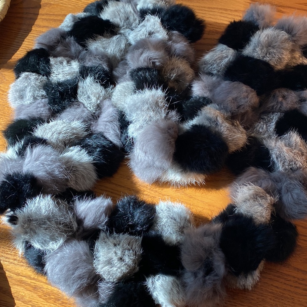 NWOT Rabbit fur scarf - Picture 8 of 10